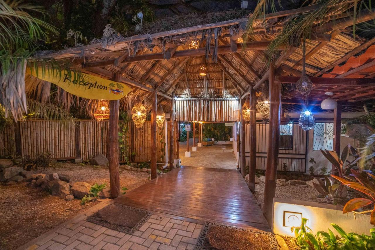 Hotel Pasatiempo Tamarindo Esterno foto